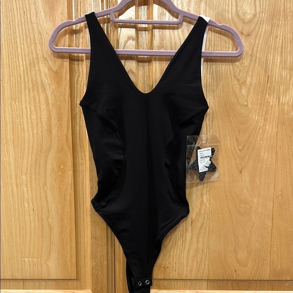 NWT! Good American Color Block Bodysuit - Picture 3 of 12